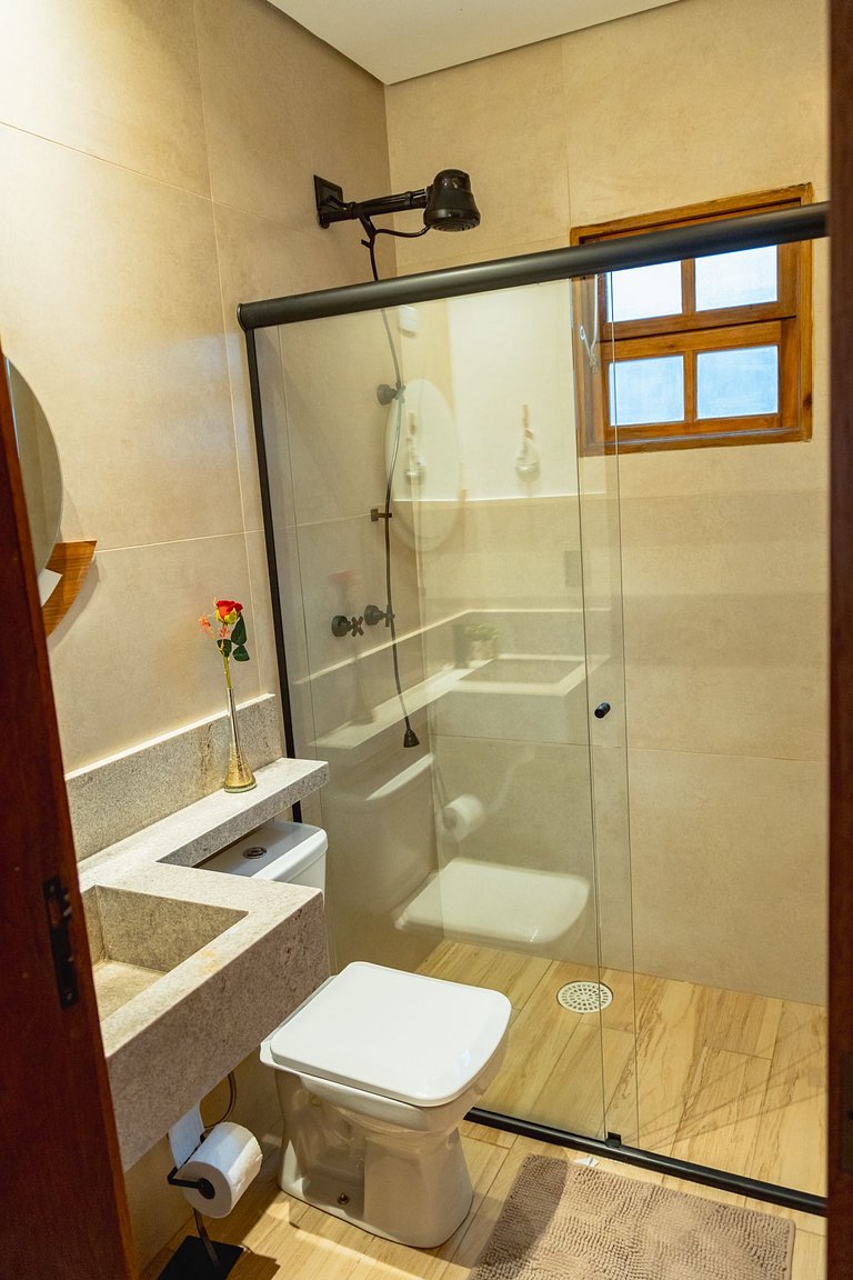 Acomodação Confortável com Piscina a 60m da Praia de Peruíbe