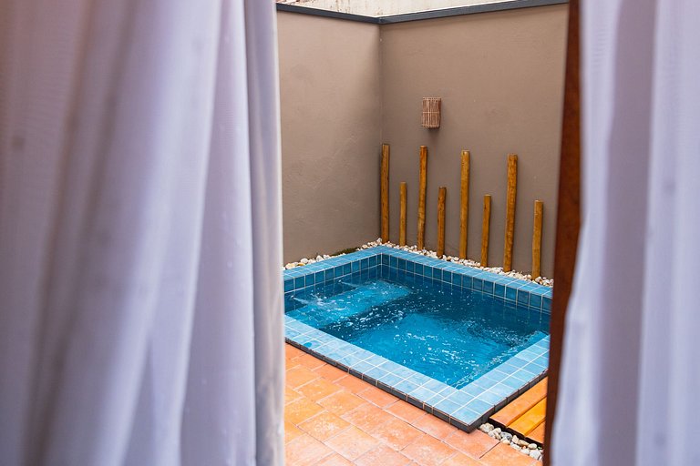 Acomodação Confortável com Piscina a 60m da Praia de Peruíbe